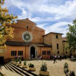 la-facciata-della-chiesa la-facciata-della-chiesa